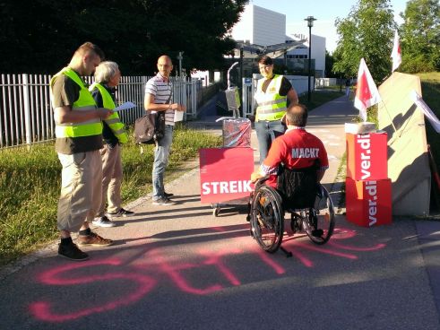 Streikposten Allianz (Bild: Gregor Voelkl)