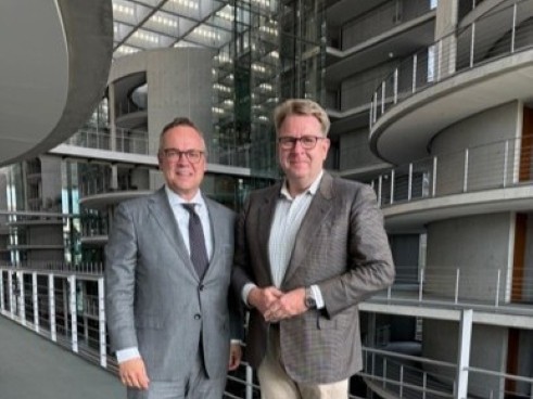 Von links: Frank Rottenbacher, Carsten Müller (Bild: AfW)
